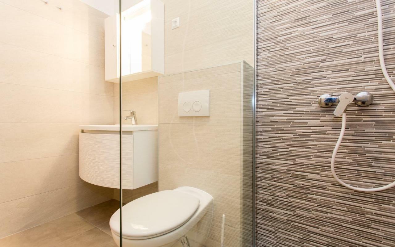 Apartments Mira บัชกา ภายนอก รูปภาพ