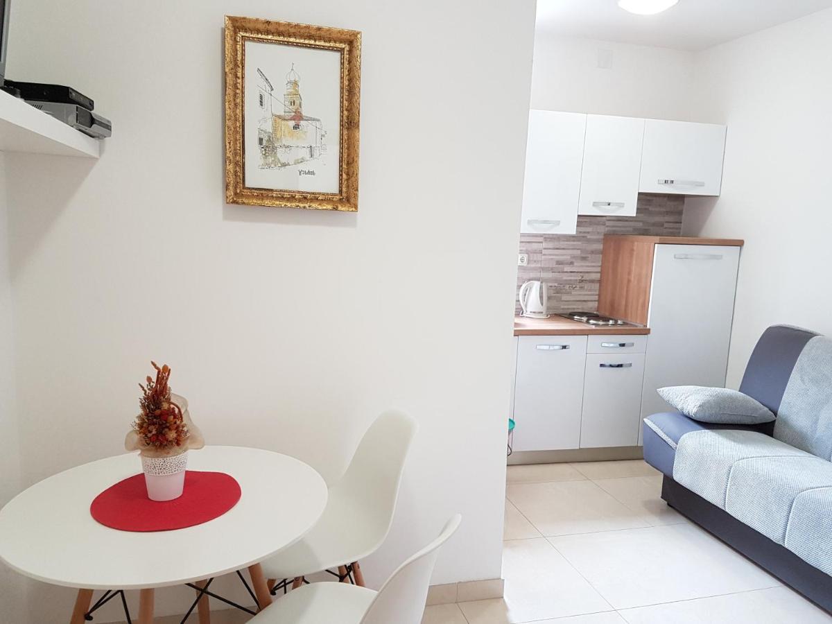 Apartments Mira บัชกา ภายนอก รูปภาพ